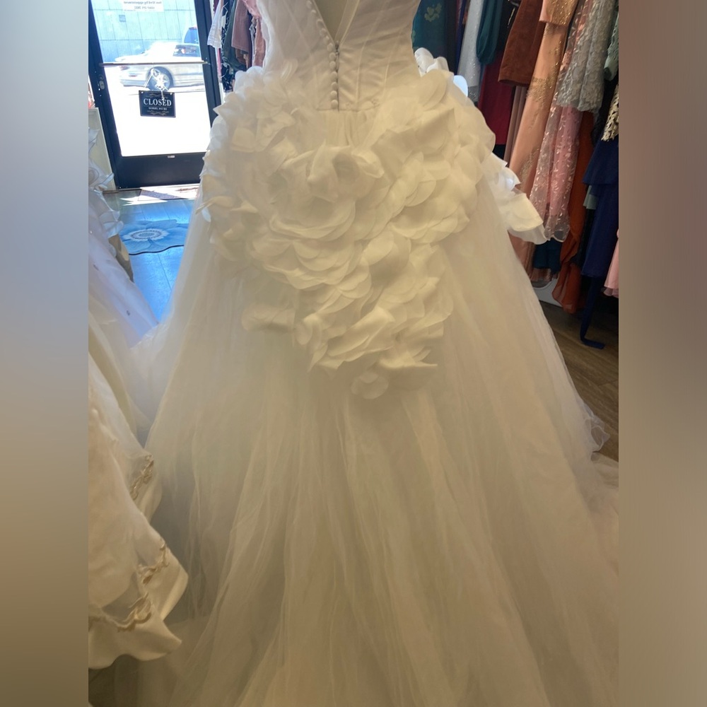 Vera Wang White Strapless Ball Gown Wedding Dress with Floral Waist - Picture 11 of 13
